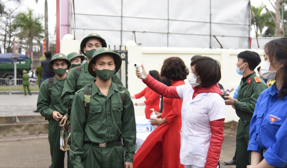 Hơn 4.000 thanh niên Thủ đô hăng hái lên đường nhập ngũ