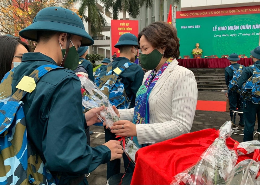 Hơn 4.000 thanh niên Thủ đô hăng hái lên đường nhập ngũ