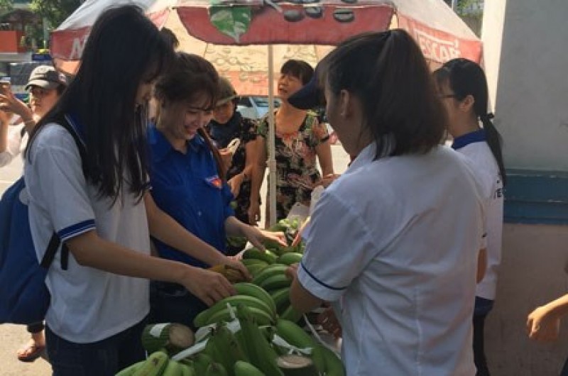 Nông dân khi nào thoát cảnh “được mùa mất giá”?