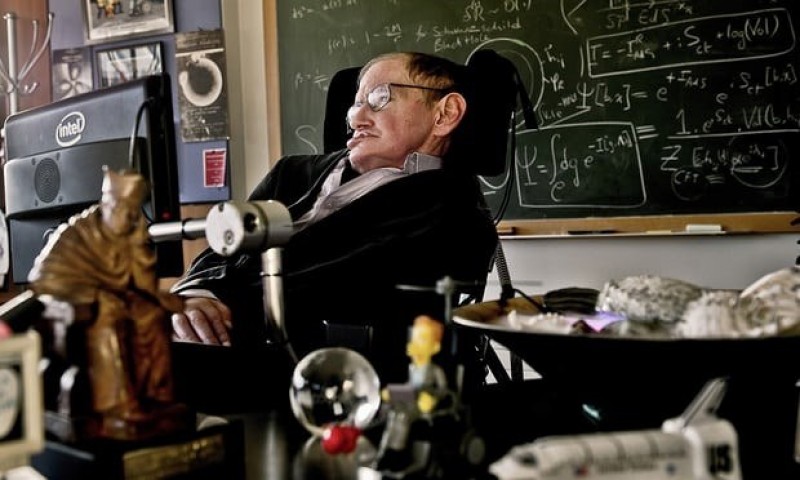 Nhà khoa học huyền thoại Stephen Hawking qua đời ở tuổi 76