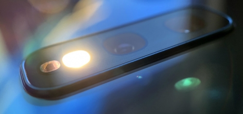 Cách bật nhanh đèn pin trên hệ điều hành Android 10