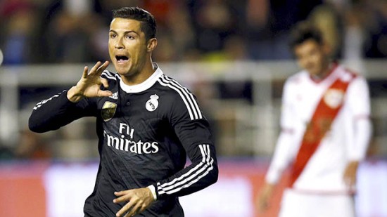 Ronaldo và khoảnh khắc 300: Đôi chân CR7 và đôi tay của 'Thánh Iker'