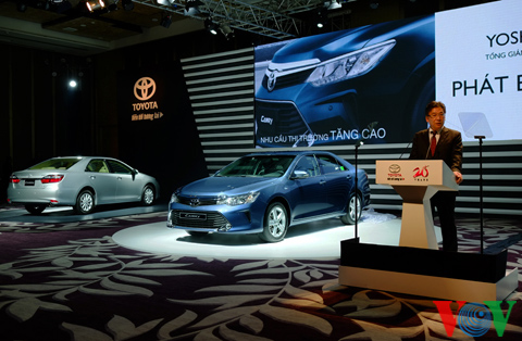Toyota tăng giá bán Camry mới tại Việt Nam