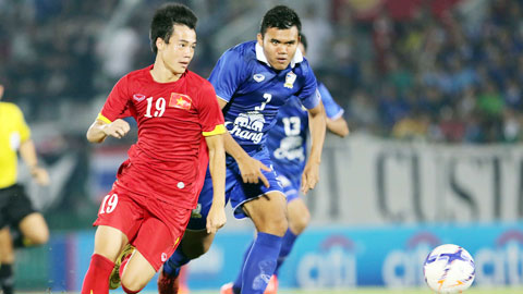 Việt Nam (trái) và Thái Lan sẽ có được lực lượng tốt nhất cho cả mặt trận SEA Games và vòng loại World Cup