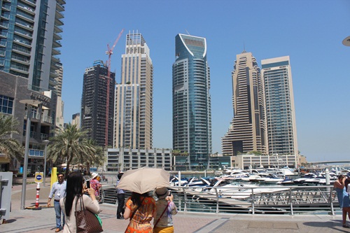 Du khách Việt tham quan du lịch Dubai (ảnh minh họa)