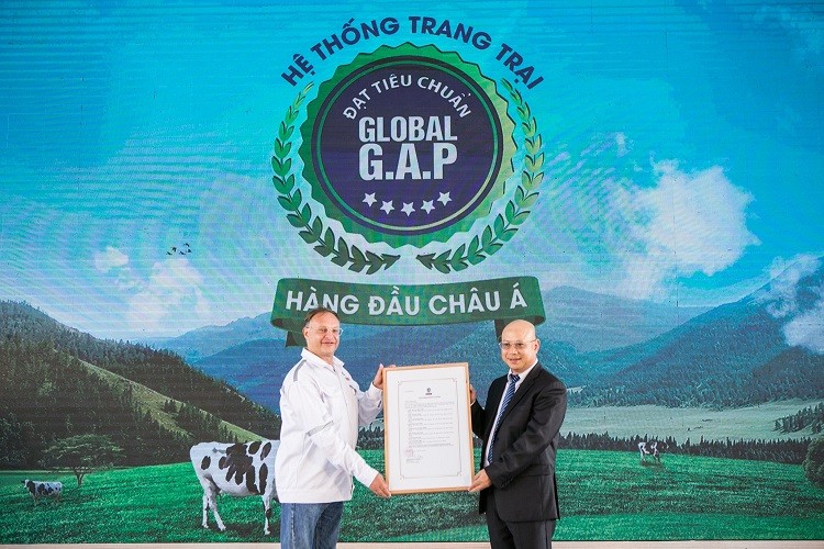 Người tiêu dùng hưởng lợi từ những “Resort” bò sữa chuẩn Global G.A.P của Vinamilk