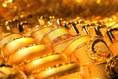Giá vàng hôm nay 9/4: "Nín thở" chờ thị trường, có nên mua vàng ngay?