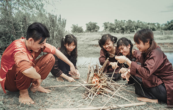 Độc lạ bộ ảnh "trở về tuổi thơ" của SV Kiến trúc Đà Nẵng