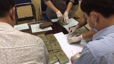 Hà Nội: Cảnh sát nổ súng chặn bắt đối tượng lái xe "điên" chở 29 bánh heroin