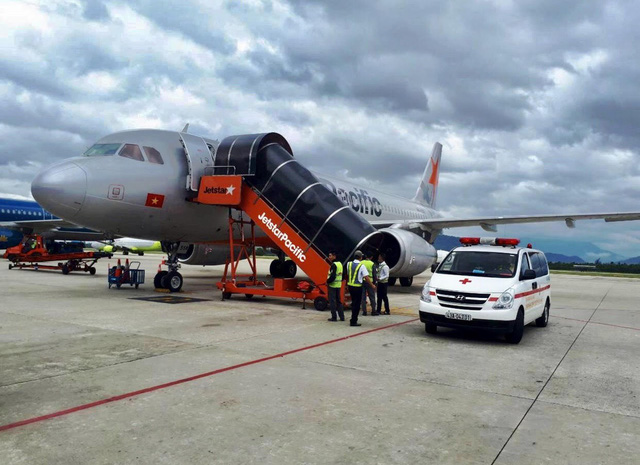 Máy bay đi Đà Lạt hạ cánh khẩn cấp ở Đà Nẵng vì khách ngất xỉu