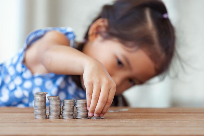 Trẻ quan niệm lệch lạc về tiền vì 6 sai lầm của cha mẹ