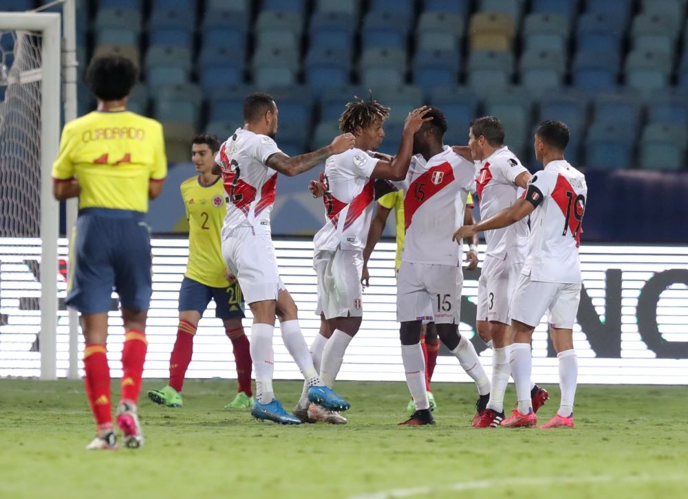 Colombia 1-2 Peru: Thua đội bét bảng, Colombia đánh mất lợi thế