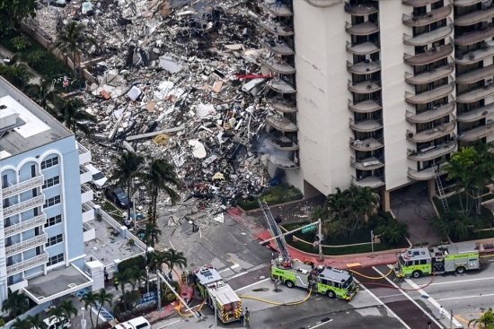 Toàn cảnh vụ sập tòa nhà 12 tầng ven biển ở Mỹ, 99 người mất tích