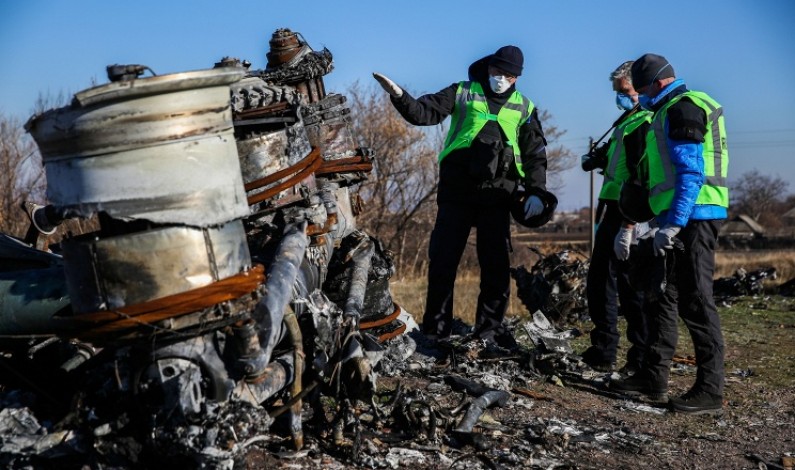 Malaysia đòi lập tòa quốc tế xử kẻ bắn rơi MH17 - 1