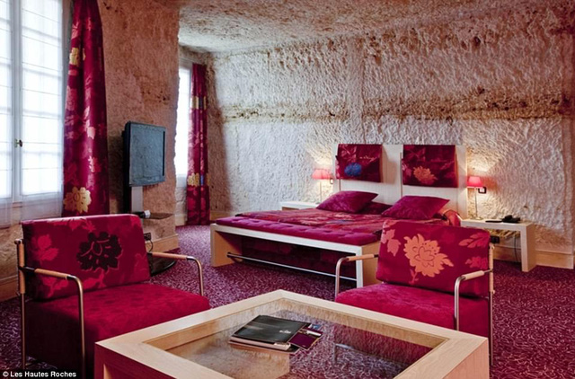 nhung khach san nam trong hang dong sieu doc dao