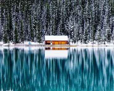 Ảnh đẹp trong tuần: Tuyệt đẹp hồ băng Louise trong tuyết ở Canada