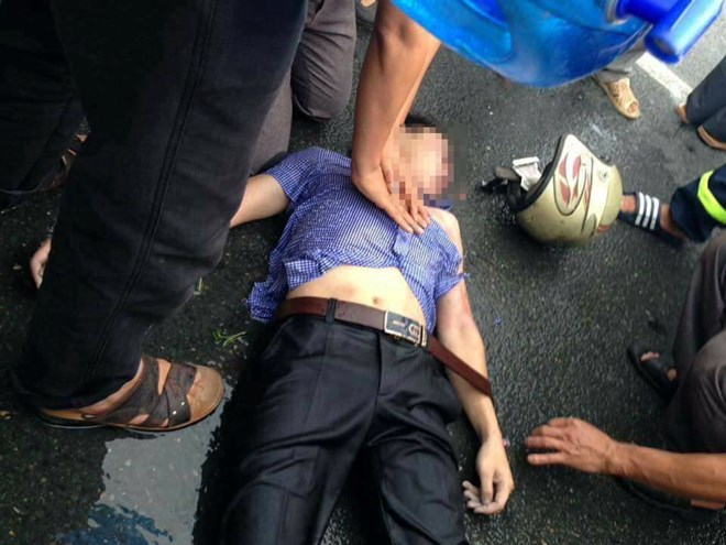 Vĩnh Phúc: Một nam thanh niên bị sét đánh nguy kịch khi đi đường