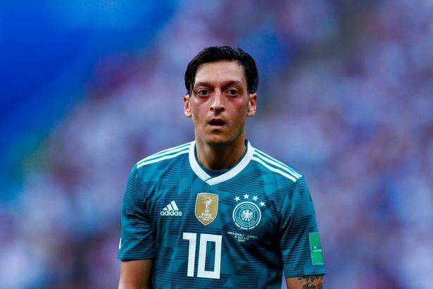 Mesut Ozil tuyên bố giã từ đội tuyển Đức