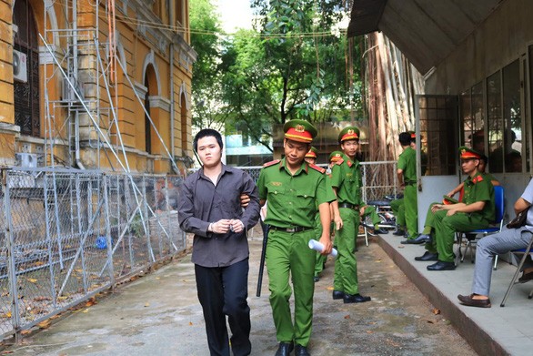 xet xu duong day ban dam ngan usd loi khai gay soc cua kieu dai du ve gia di khach cua a hau mc