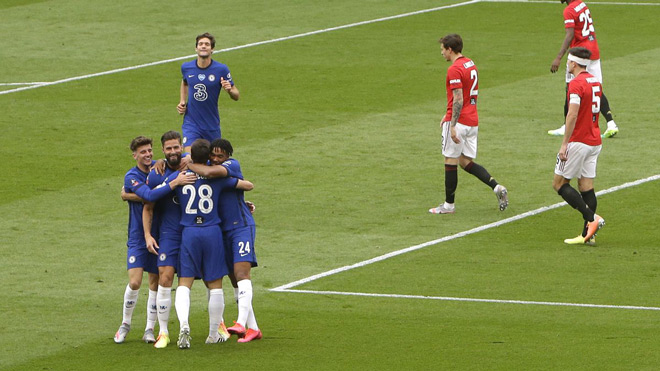 Man Utd 1-3 Chelsea: Hàng thủ mắc lỗi, Quỷ đỏ trao vé chung kết cho đối phương