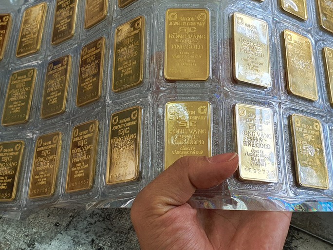 Lập kỷ lục mới, giá vàng SJC vượt xa mốc 51 triệu đồng/lượng - Ảnh 1.