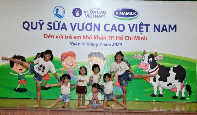 Quỹ sữa vươn cao Việt Nam và Vinamilk tiếp tục hành trình kết nối yêu thương tại TP Hồ Chí Minh