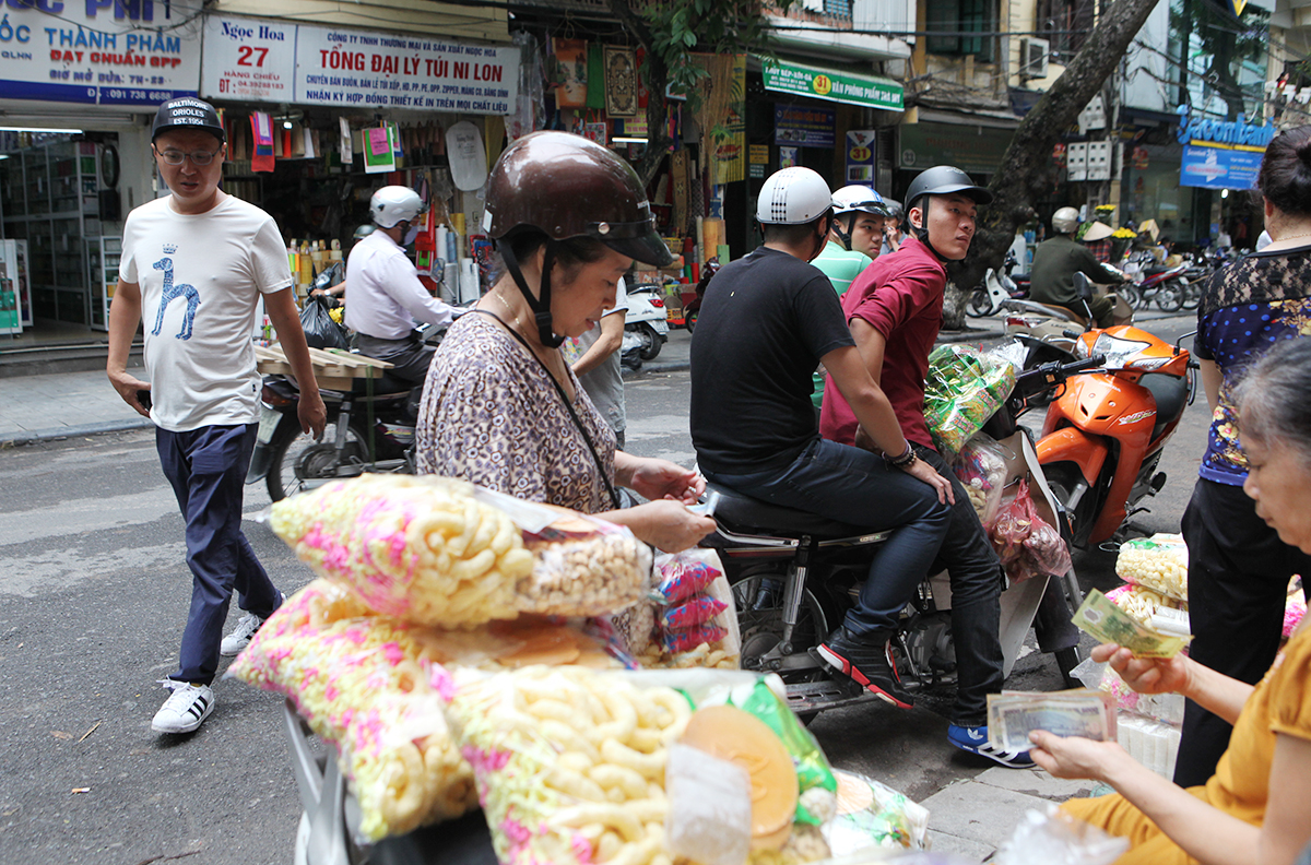bong ngo hoa qua dat khach trong ngay ram thang 7