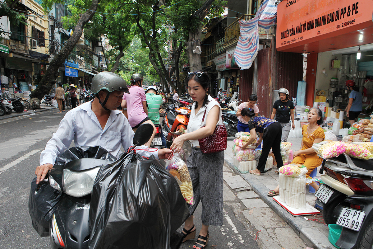 bong ngo hoa qua dat khach trong ngay ram thang 7