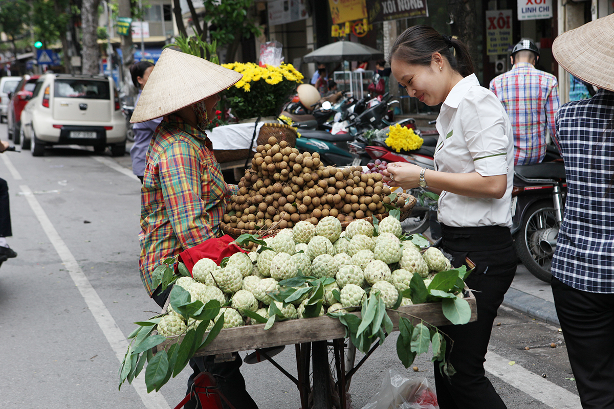 bong ngo hoa qua dat khach trong ngay ram thang 7