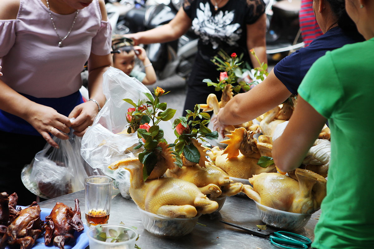 bong ngo hoa qua dat khach trong ngay ram thang 7