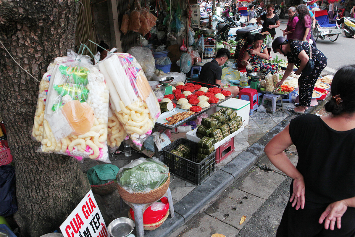 bong ngo hoa qua dat khach trong ngay ram thang 7