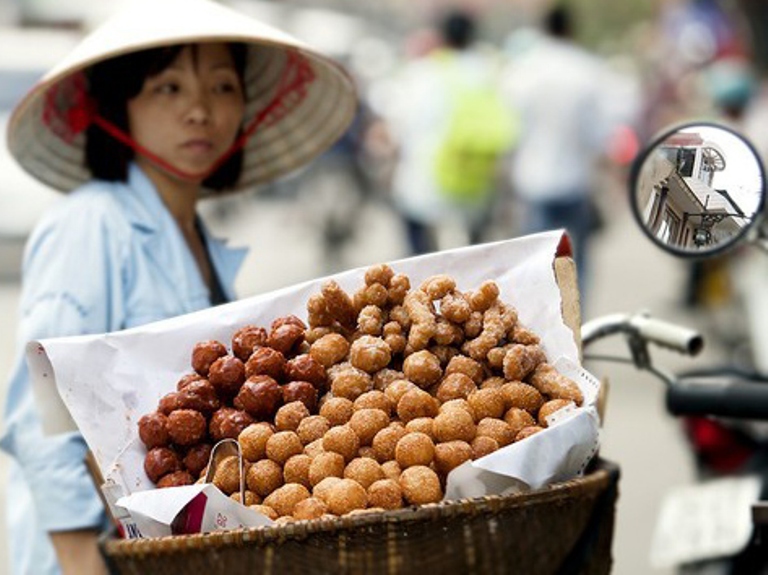 Những món ăn đường phố dưới 10.000 đồng ở Hà Nội