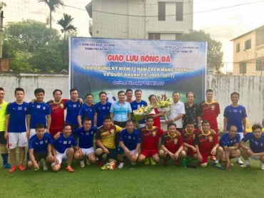 Giao lưu bóng đá giữa CĐ cơ quan LĐLĐ TP và CĐ cơ quan UBND Huyện Thanh Trì