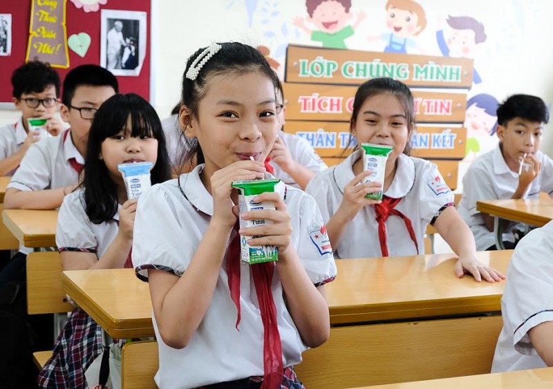 Hơn 1 triệu trẻ mẫu giáo và học sinh tiểu học thành phố Hà Nội tham gia chương trình Sữa học đường