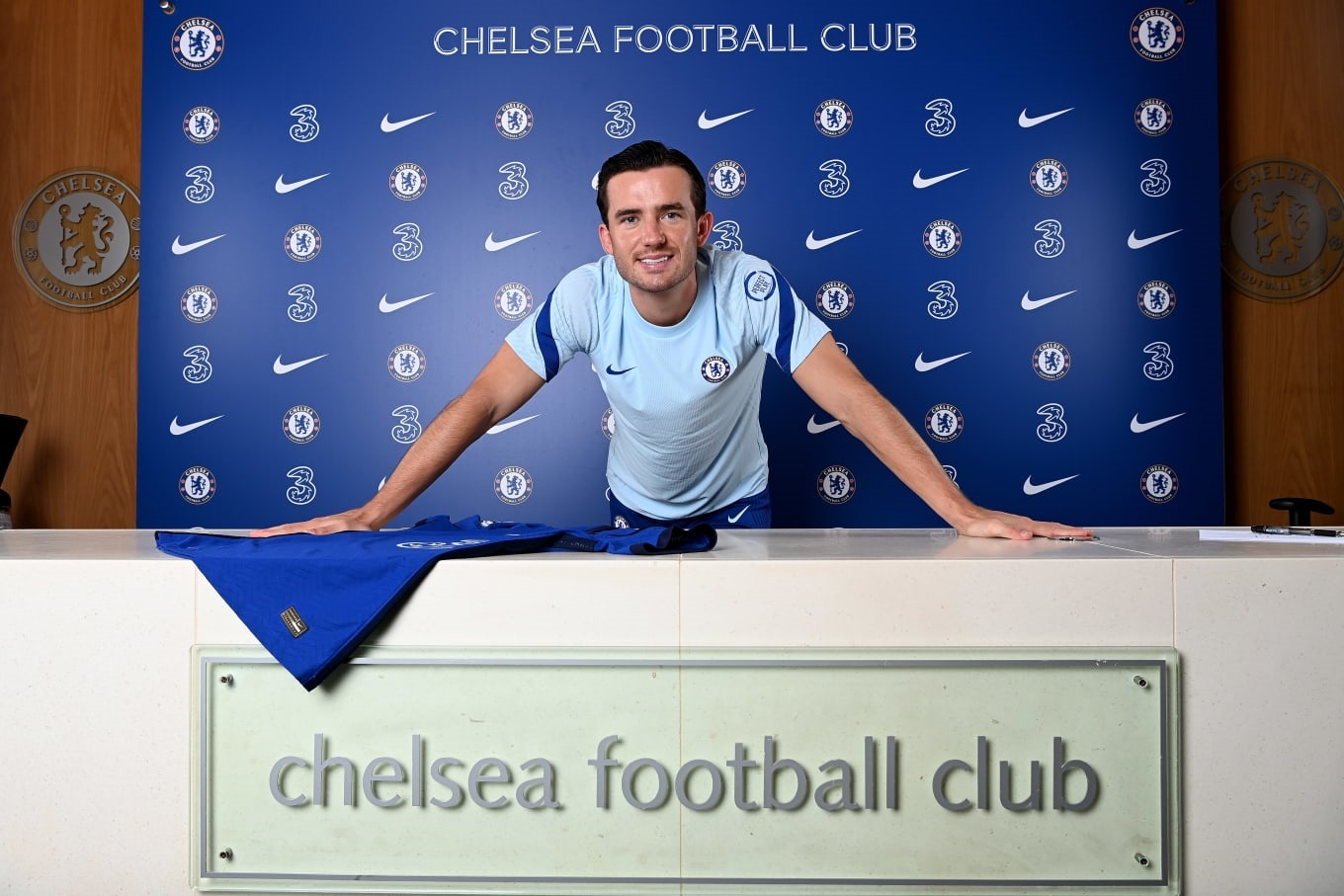 Ben Chilwell cập bến Chelsea với giá 50 triệu bảng