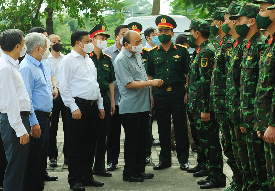 Chủ tịch nước Nguyễn Xuân Phúc động viên cán bộ, chiến sĩ và nhân dân Thủ đô phòng, chống Covid-19