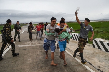 Chùm ảnh: Siêu bão Mangkhut tàn phá khủng khiếp ở Philippines như thế nào?