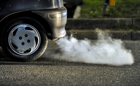 “Bắt bệnh” xe ôtô qua màu khói trắng từ ống xả