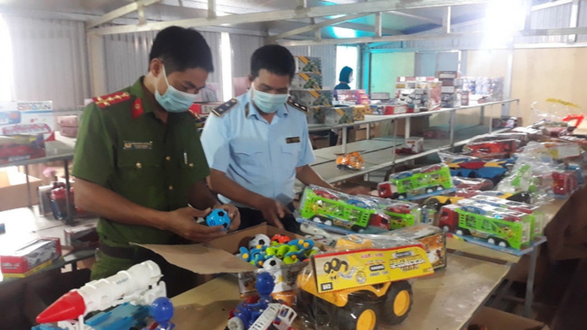 Phát hiện kho chứa đồ chơi phục vụ Tết Trung thu lớn nhất từ trước đến nay tại Nam Định