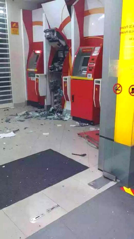 Đem bom tự chế đi phá cây ATM để trộm tiền