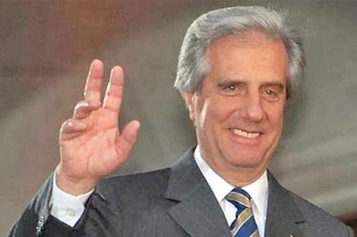Tổng thống Uruguay cứu sống bé gái trên không trung