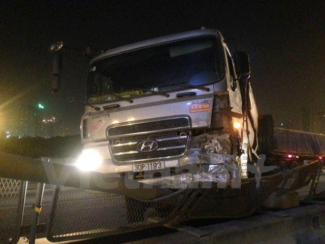 Hà Nội: Hai tai nạn giao thông nguy hiểm xảy ra trong đêm