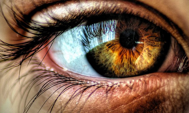 8 dấu hiệu ở mắt "tố" sức khỏe cơ thể