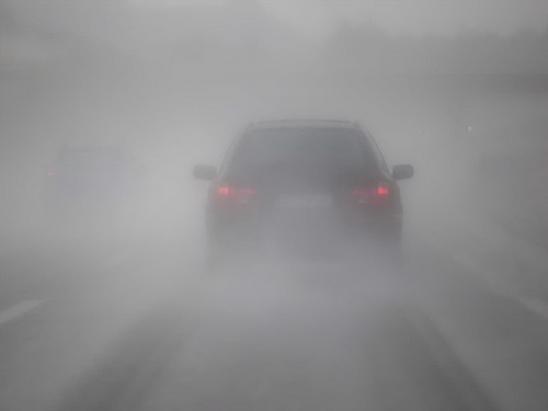 Kinh nghiệm nằm lòng khi lái xe trong thời tiết sương mù