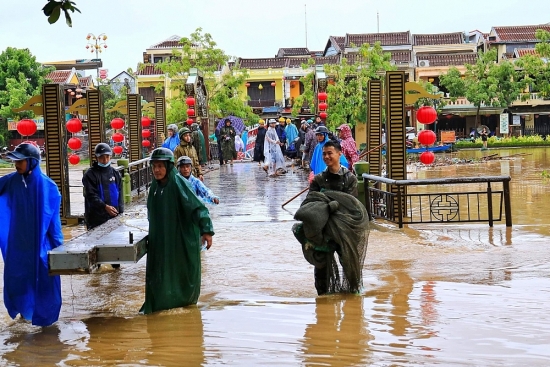 Lũ, lụt khó lường tại Miền Trung