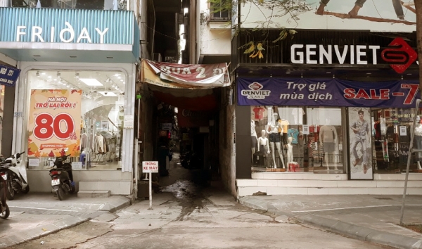 Thời trang đồng loạt giảm giá nhưng vẫn ít khách mua