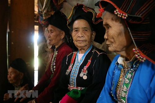 hoa minh vao le hoi pang phoong cua dan toc khang o dien bien