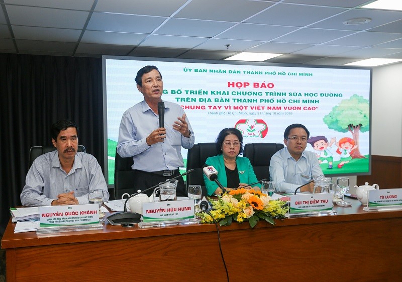TP Hồ Chí Minh: Chính thức triển khai chương trình sữa học đường tại 10 quận, huyện