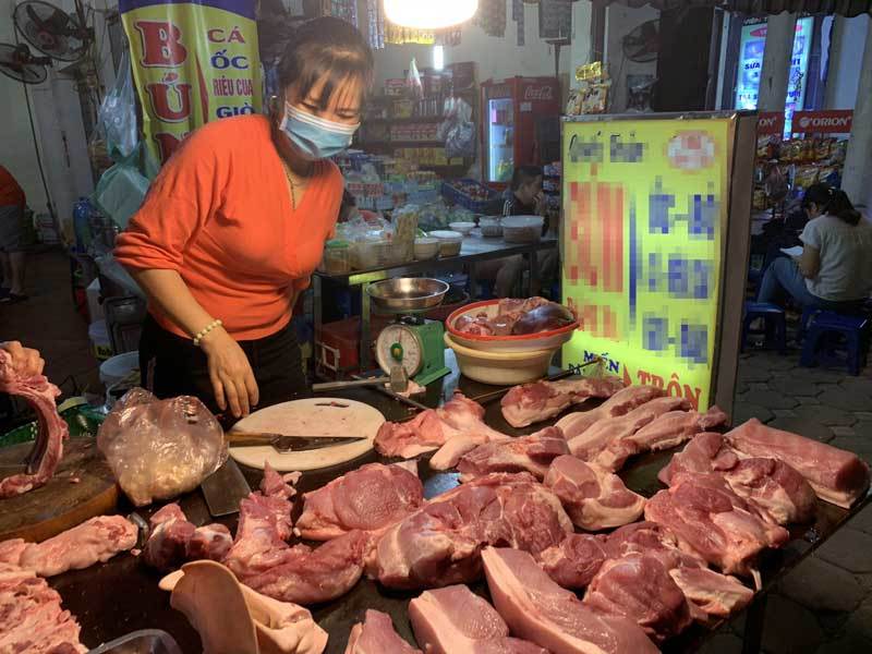 Qua đỉnh lịch sử, thịt lợn tại chợ về mức giá rẻ nhất năm