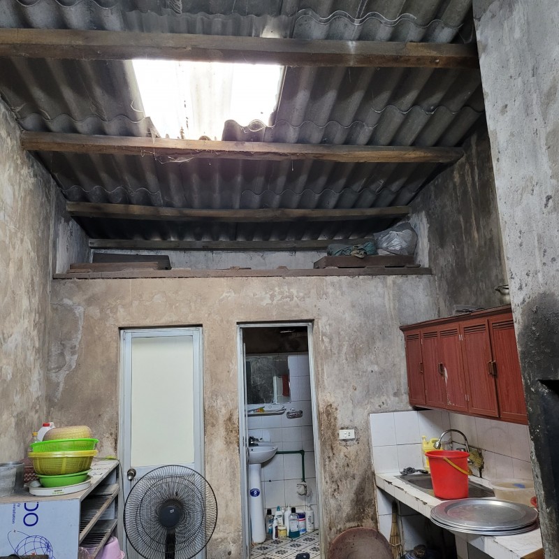 Đây là cái bếp 20m2 mà tòa chia cho 7 người gia đình bà Hạnh